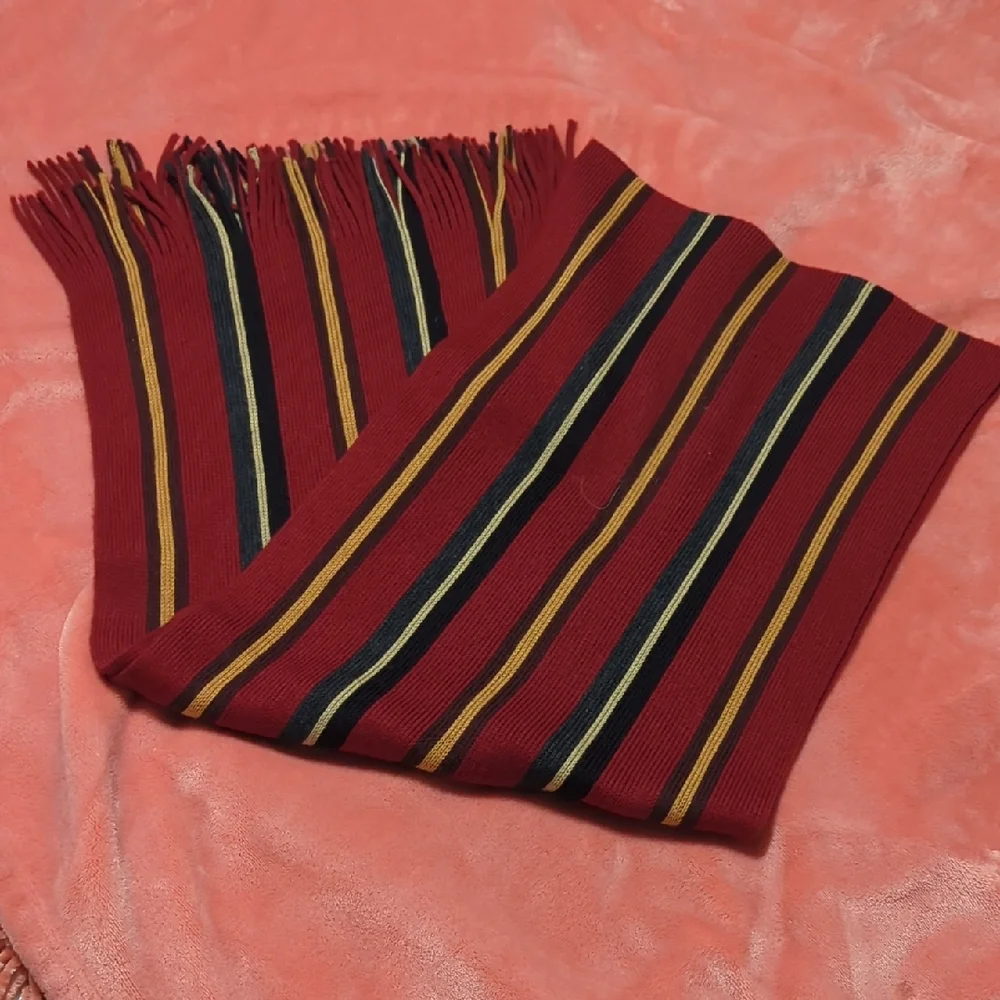 Roundtree & Yorke Red and Gold Striped Scarf
